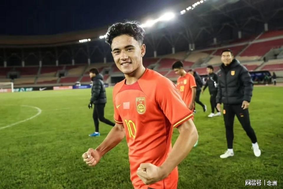 曾拒唱国歌!前U17国足核心消失18个月后改过自新:我热爱中国